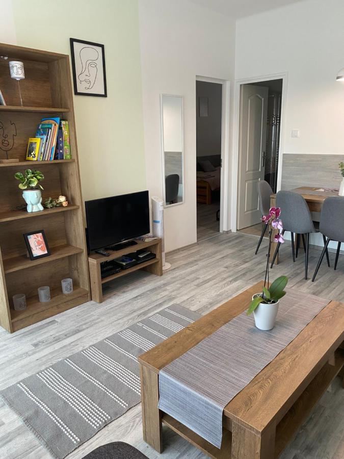 Katica Apartman Дьор Екстериор снимка