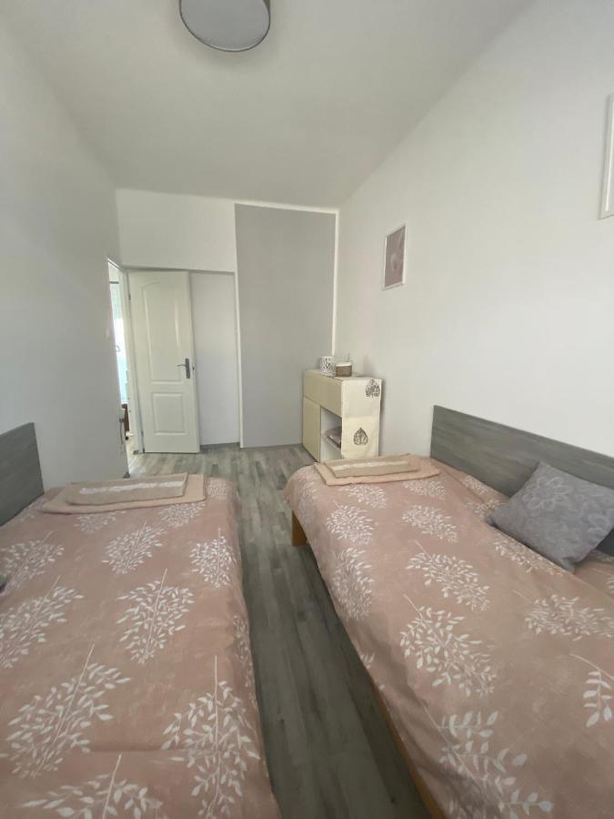 Katica Apartman Дьор Екстериор снимка