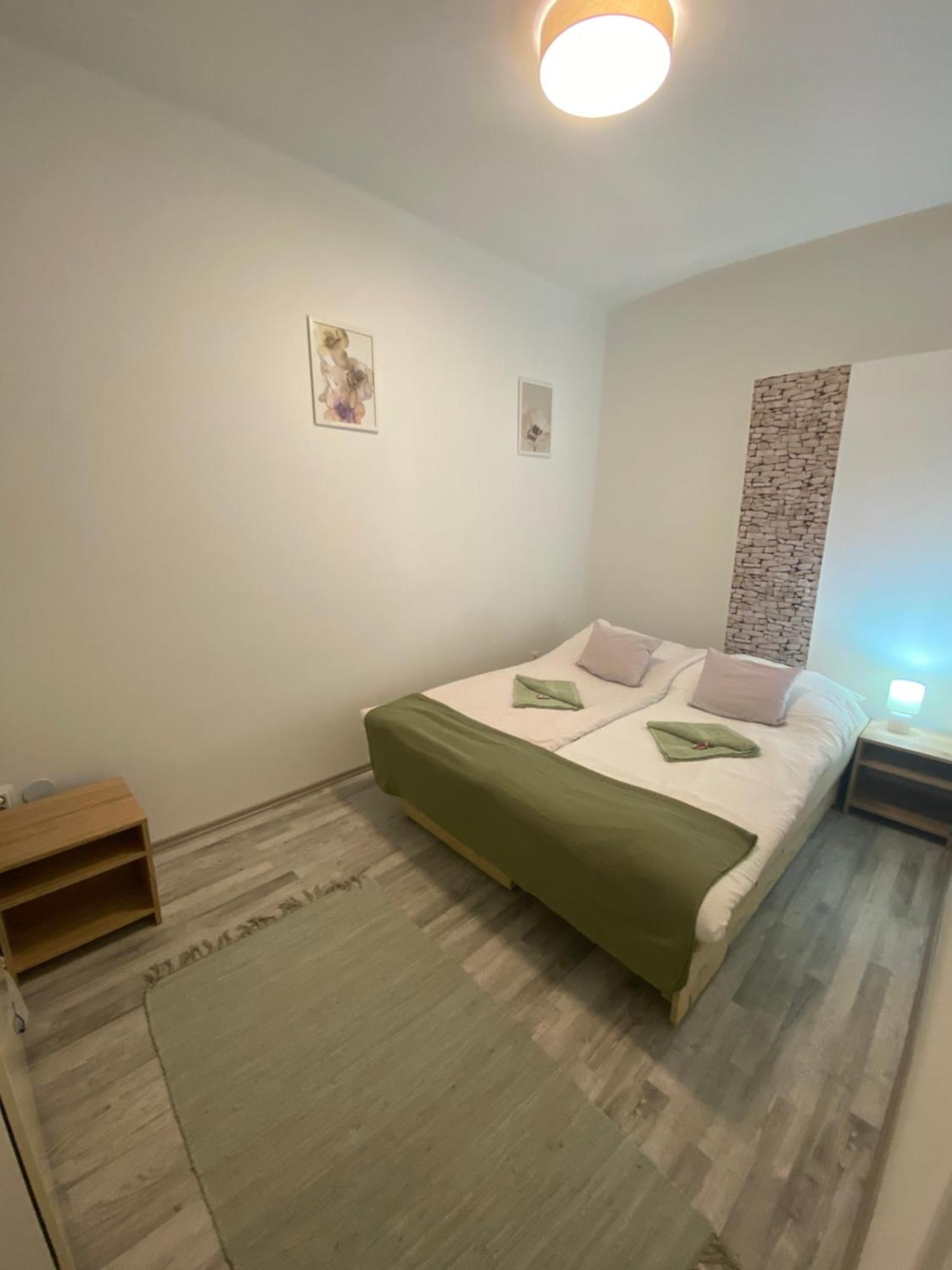Katica Apartman Дьор Екстериор снимка