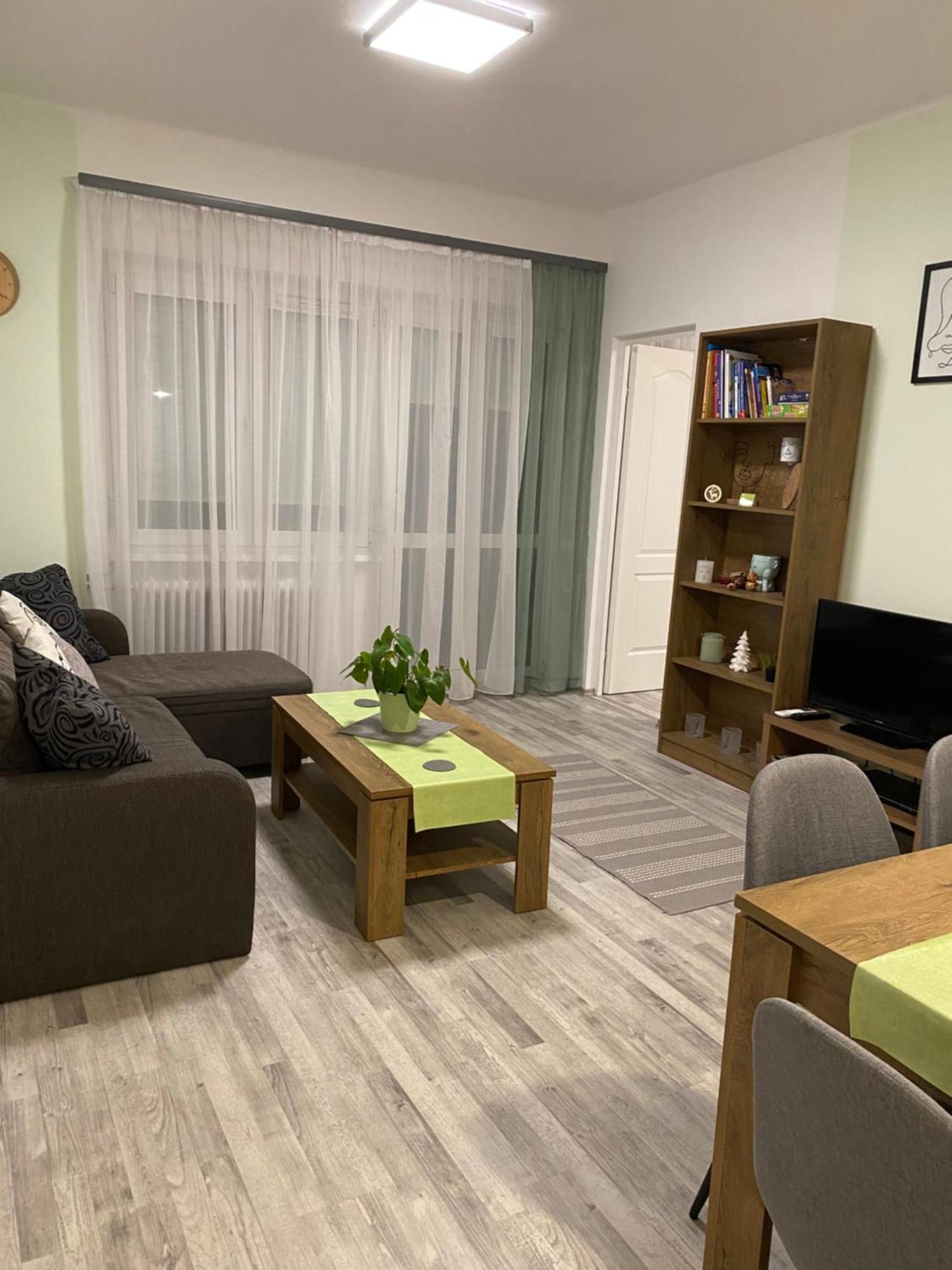 Katica Apartman Дьор Екстериор снимка