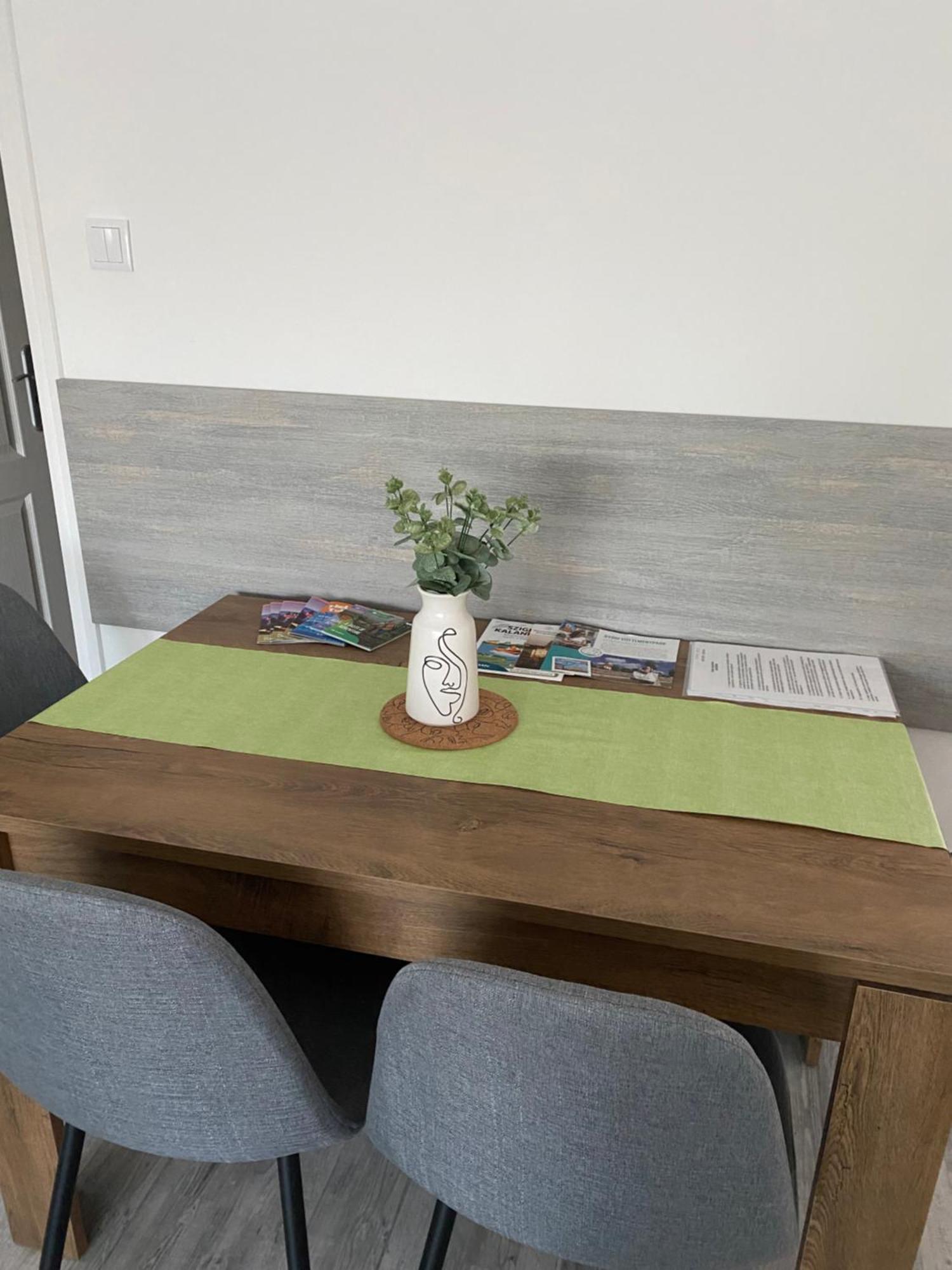 Katica Apartman Дьор Екстериор снимка